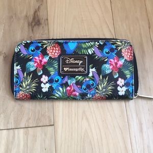 Loungefly Stitch Hawaiian wallet